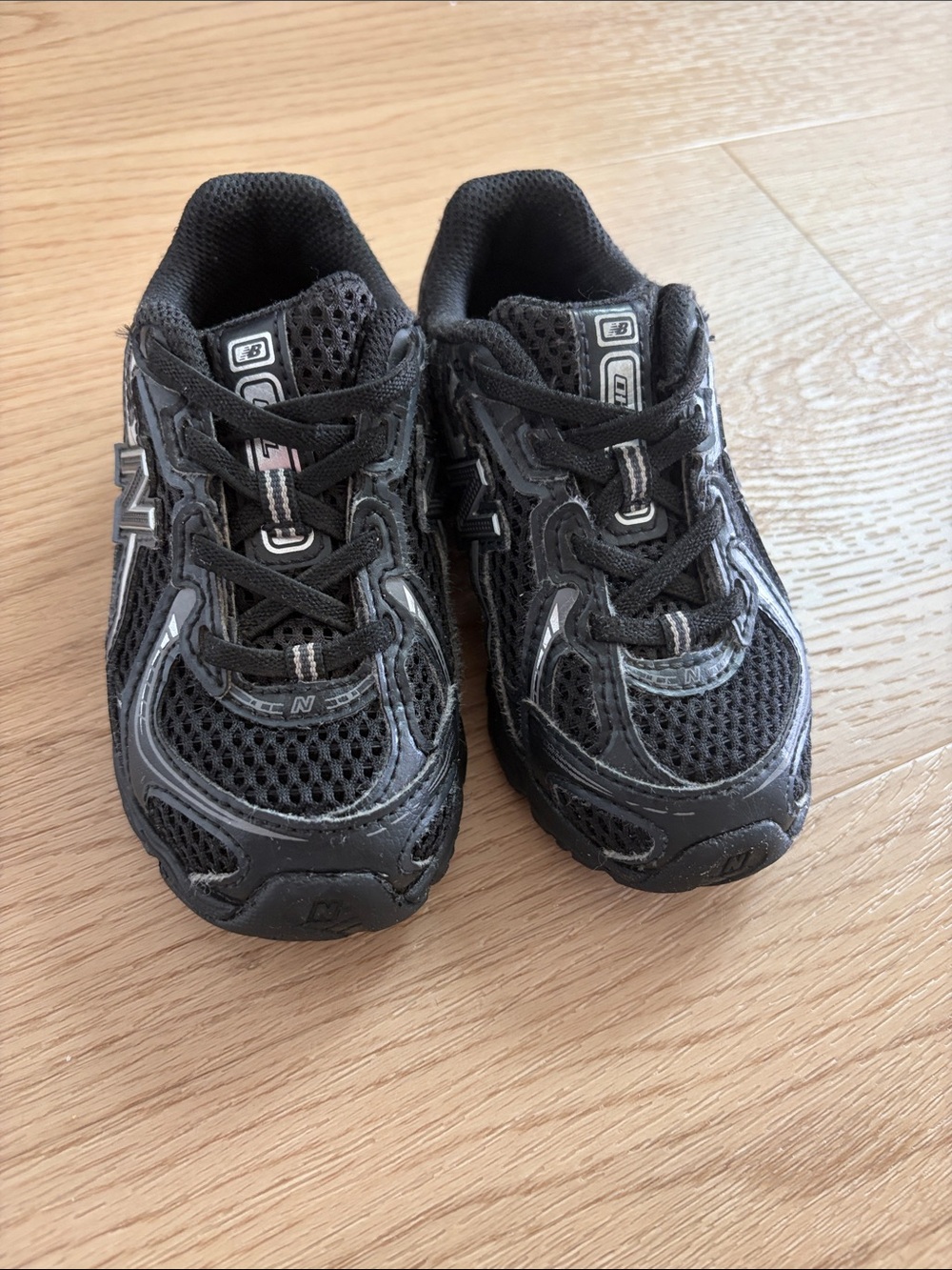 New Balance Toddler Black 740s